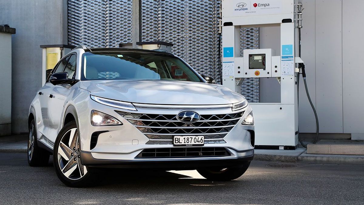 Hyundai Modell Nexo an einer Wasserstoff-Tankstelle